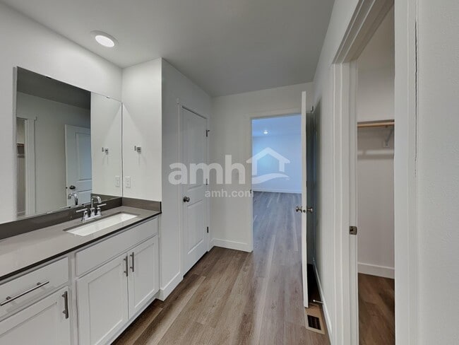 Building Photo - 4823 85th Dr NE