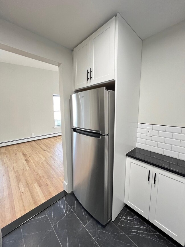 Building Photo - 48 Bright St