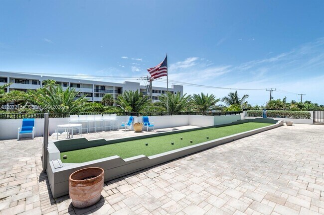Building Photo - 525 N Ocean Blvd