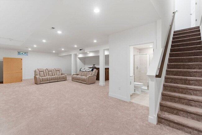 Building Photo - 1402 Journey Ave
