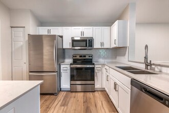 Kitchen - Tortuga Bay at Waterford Lakes