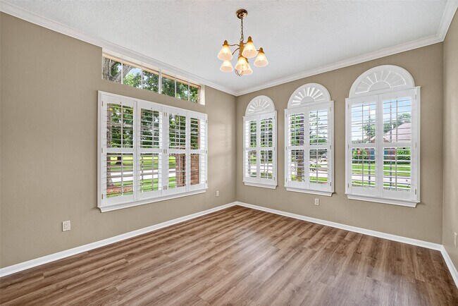 Building Photo - 1502 Beechurst Ct
