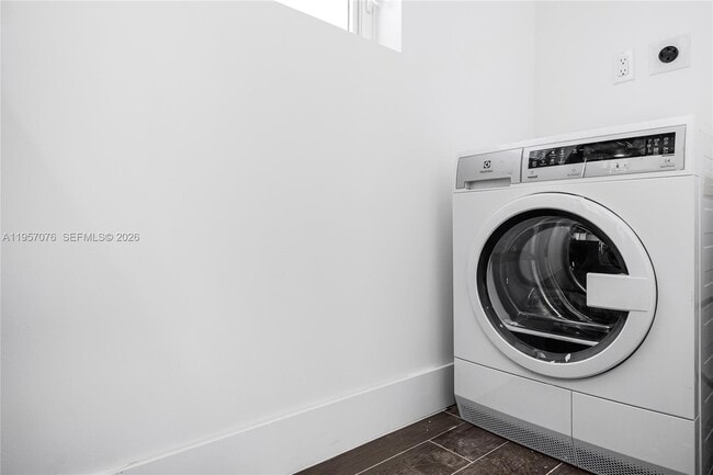 Building Photo - 1519 Pennsylvania Ave