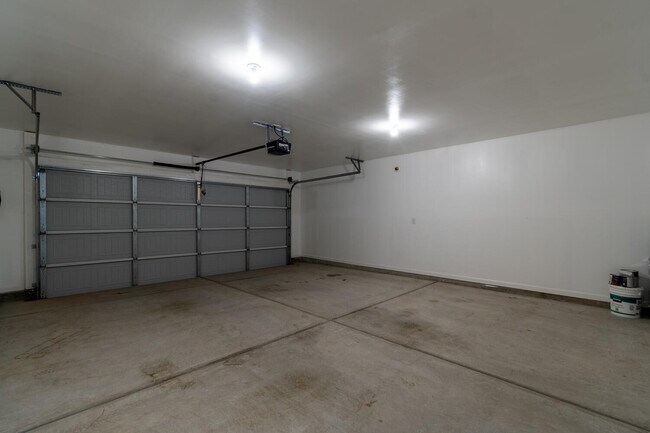 Building Photo - 3733 Moseley Dr