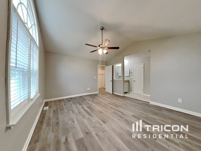 Building Photo - 5099 Marvin Dr