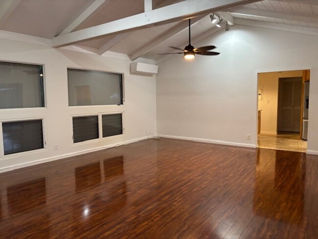 Building Photo - 2 Bedroom/2 Bathroom with Gorgeous Lanai a...