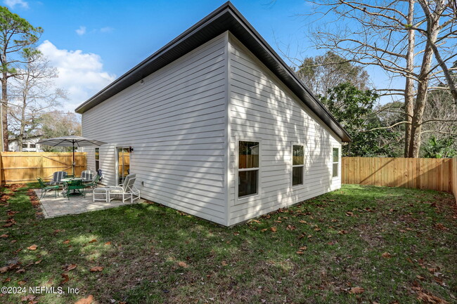 Building Photo - 1037 Collier Blvd