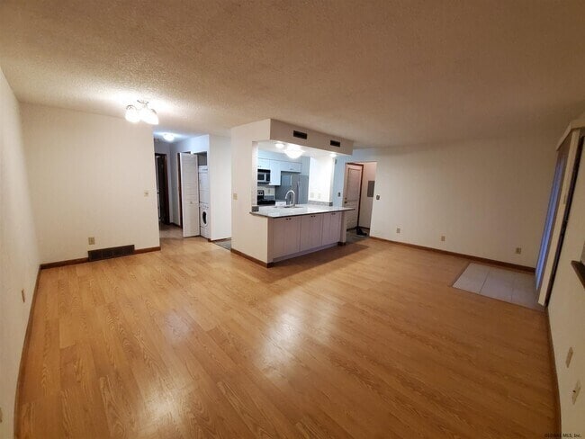 Building Photo - 120 Victory Way