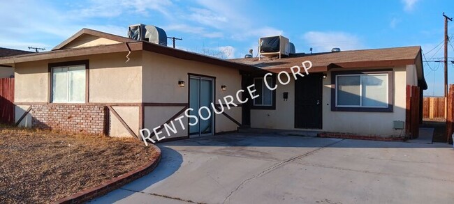 Primary Photo - 3 Bedroom Home for Rent in Barstow