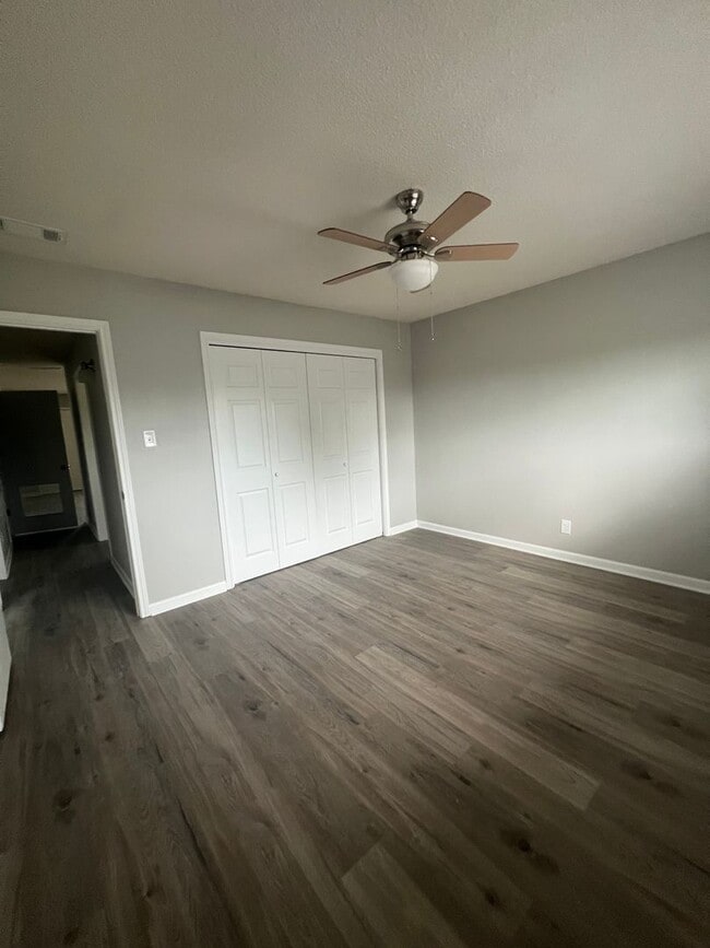 Building Photo - Remodeled Apartment 2 Bed / 1 Bath