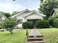 Building Photo - 204 S Birch St