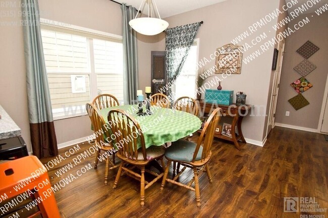 Building Photo - 1655 SW Arlan Dr