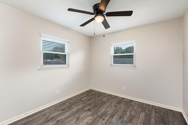 Building Photo - 4885 Santa Rosa Ave