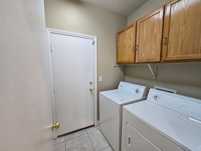 Building Photo - Rhodes Ranch Single Story Rental