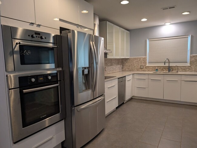Building Photo - Pristine Ranch-style Home in Commonwealth!