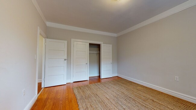 Building Photo - Bright & Sunny Large One Bedroom With Vaul...