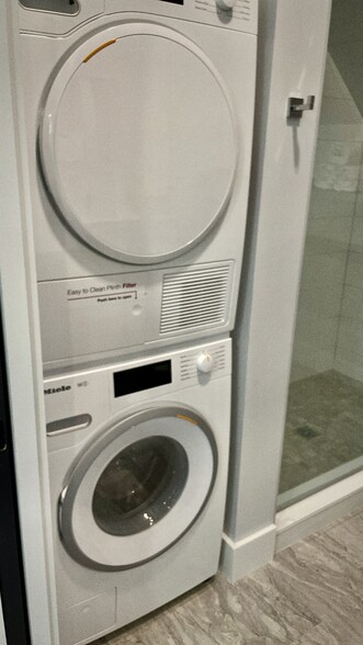 Washer/dryer - 297 Durham Point Rd