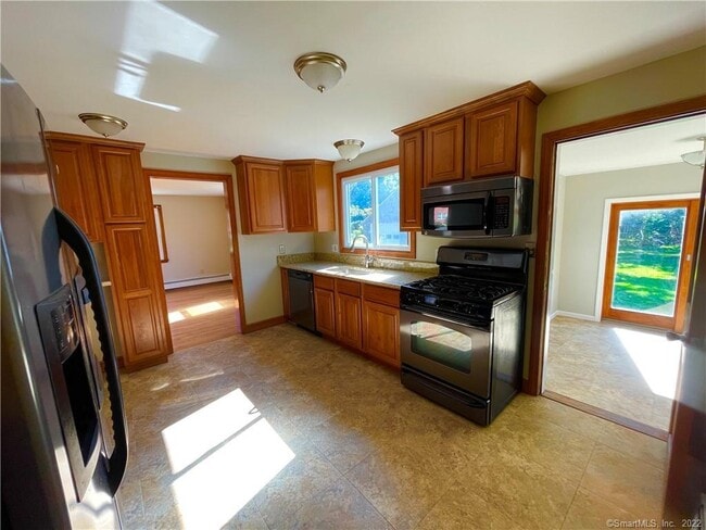 Building Photo - 341 Center Rd