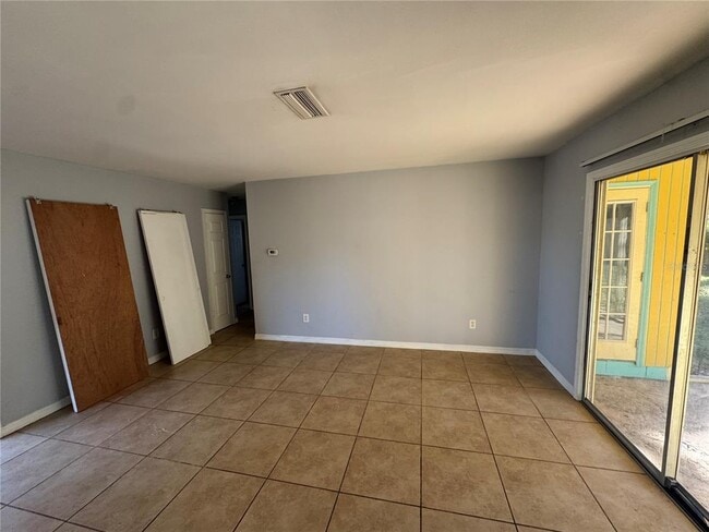 Building Photo - 301 Hickory Ln