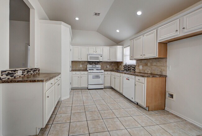 Building Photo - 608 Cavecreek St