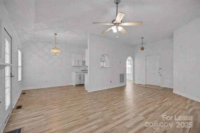 Building Photo - 285 Eagle Creek Road