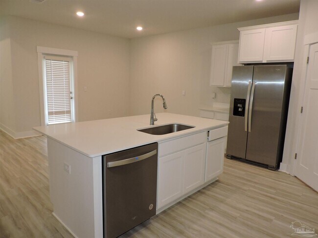 Building Photo - 5851 Sargassum Ln