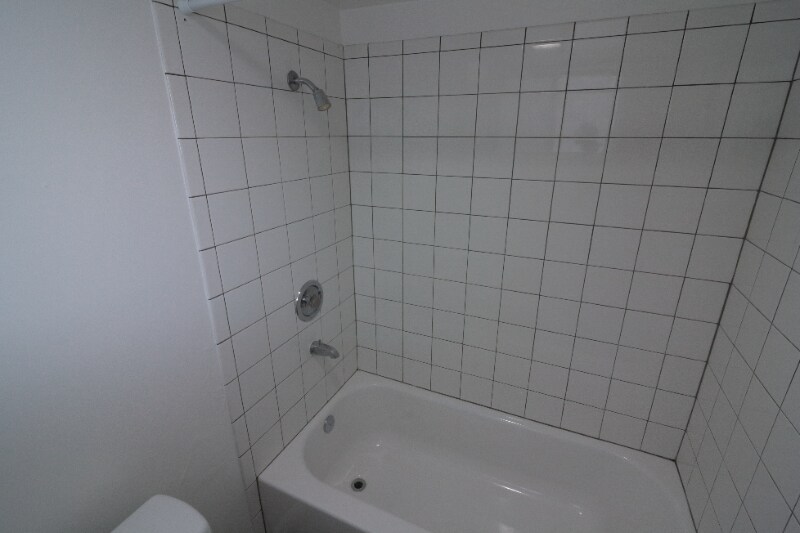 Building Photo - 2220 Lake Rd