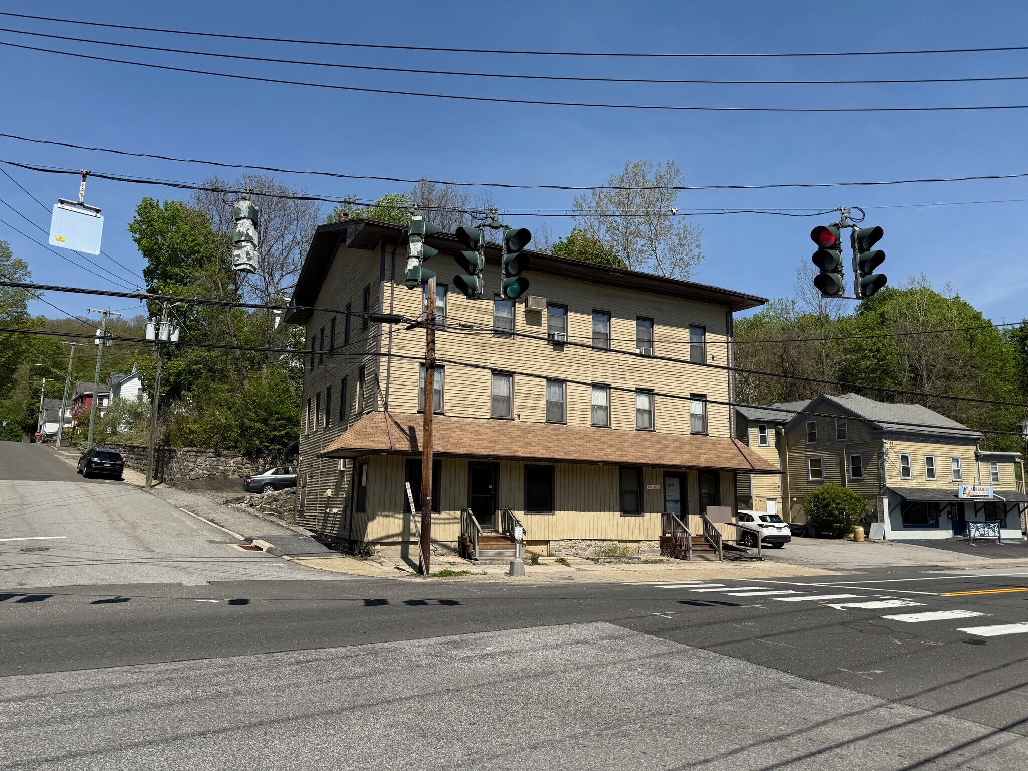Building Photo - 279 N Main St