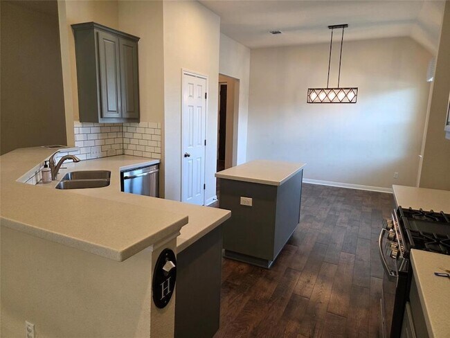 Building Photo - 2832 Coral Valley Dr