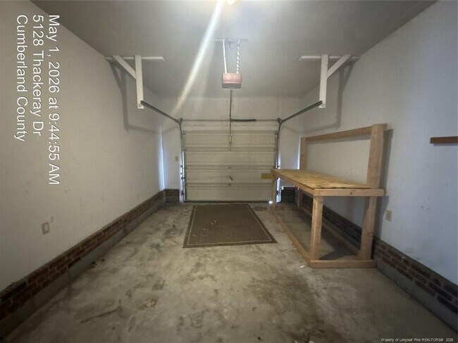 Building Photo - 5128 Thackeray Dr