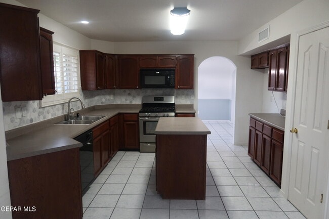 Building Photo - 12520 Twin Leaf Dr