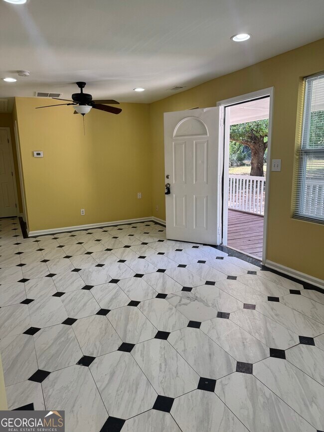 Building Photo - 400 Tunis Rd