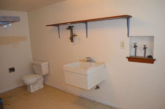 Building Photo - 4819 Meadow Lark Ln