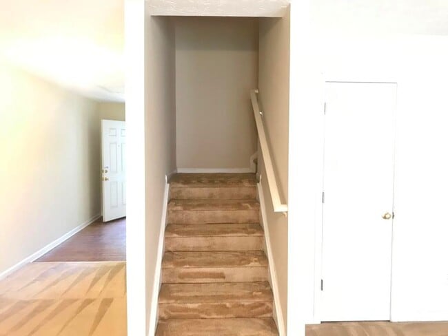 Building Photo - Spacious and Beautiful 3 Bedroom Home