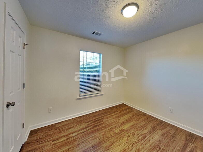 Building Photo - 755 Allen's Landing Dr SE