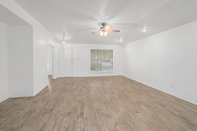 Building Photo - 1109 Fossil Cove