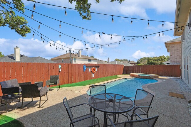 Building Photo - 967 Grand Central Pkwy