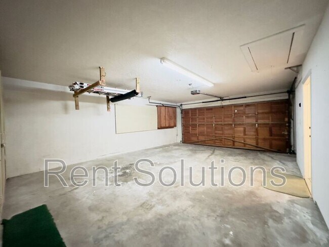 Building Photo - 3015 Tall Pine Dr