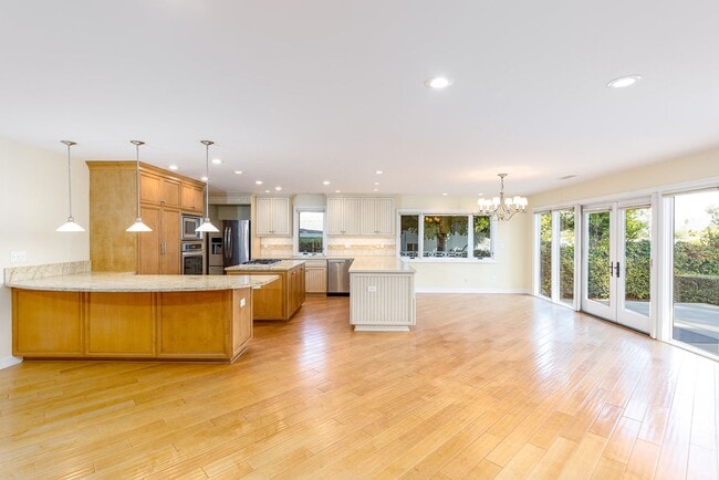 Building Photo - Spacious single level Home with A/C on the Golf Course!