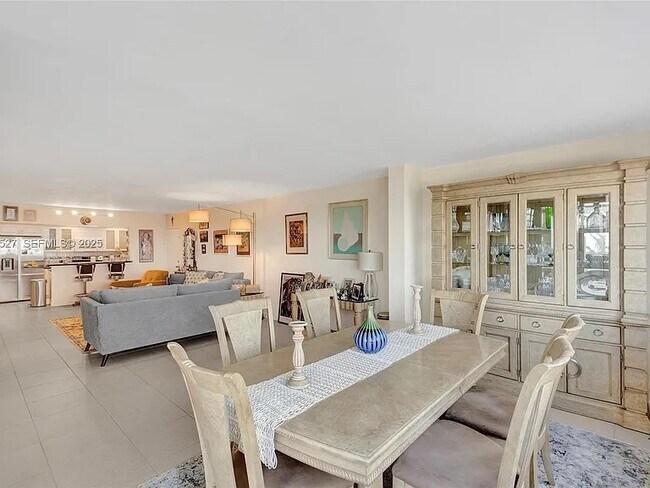 Building Photo - 5005 Collins Ave