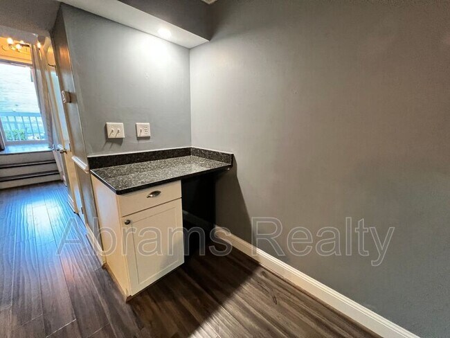 Building Photo - 1136 Glengarry Way