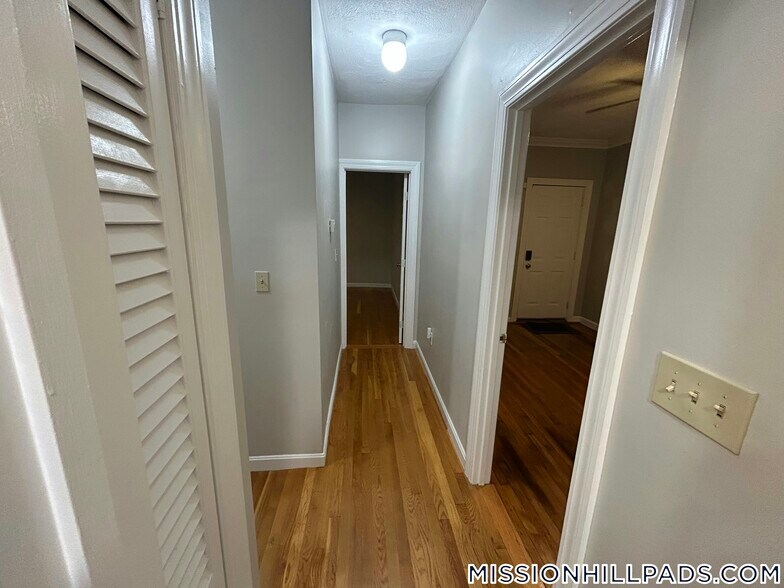 Building Photo - 120 Highland St