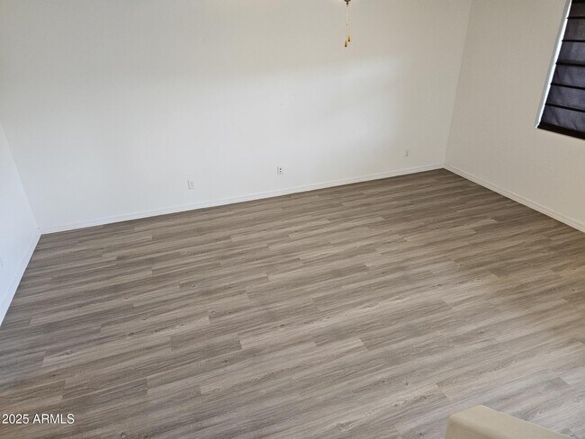 Building Photo - 3425 E Wayland Dr