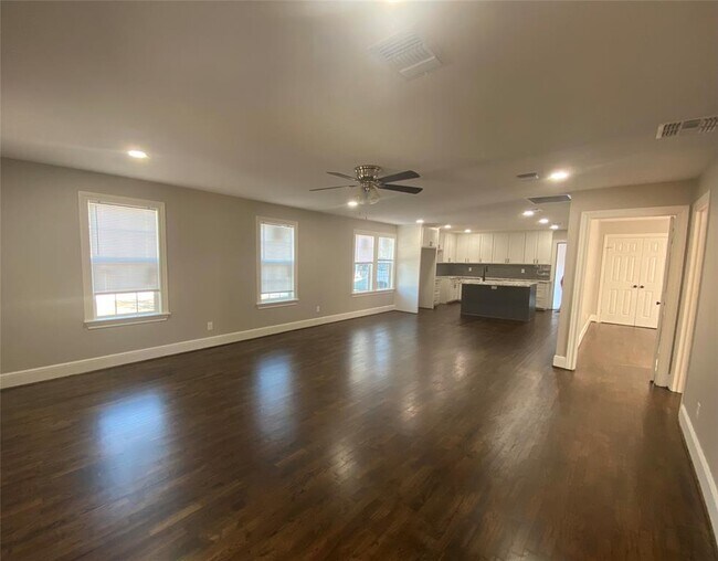 Building Photo - 201 Mesquite St