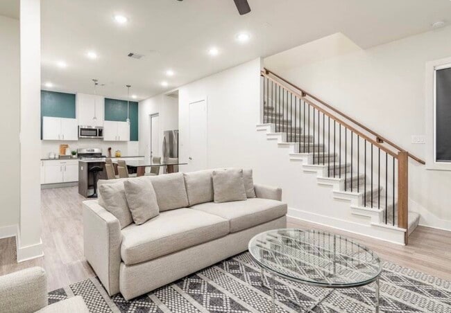 Building Photo - 10211 Las Nubes Ave