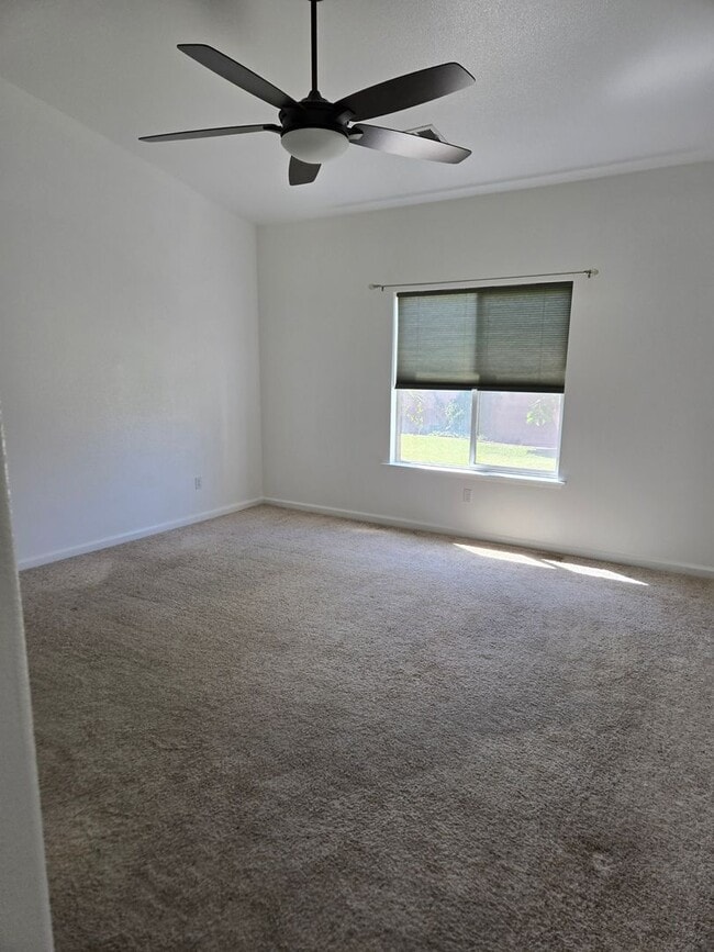 Building Photo - Beautiful 3 bedroom!