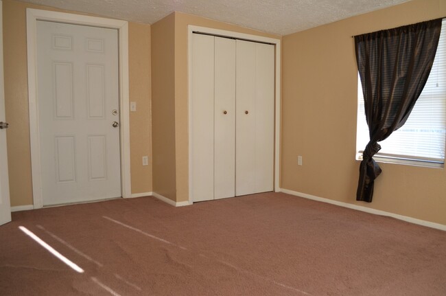 Building Photo - Beautiful fully remodeled home!