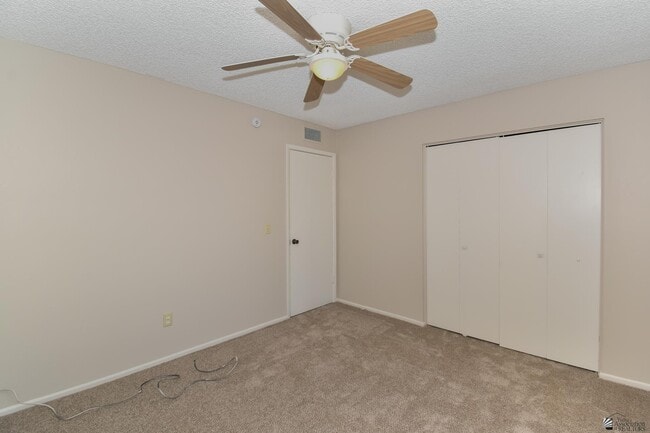 Building Photo - 2716 W Oakwood Ln