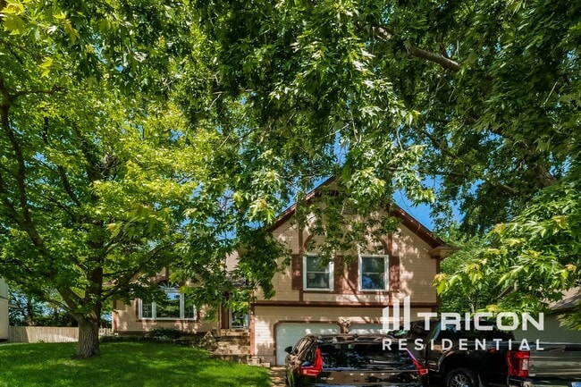 Primary Photo - 813 N Sumac St