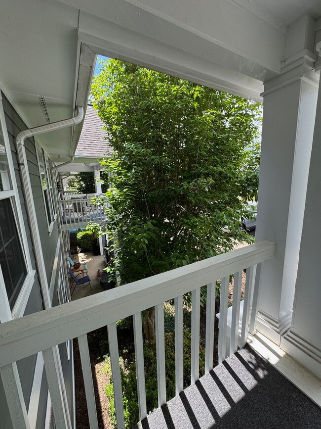 Building Photo - West AVL - Beautifully Updated Townhouse